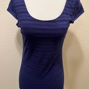 Ann Taylor Beautiful Eyelet scoopneck top size XS